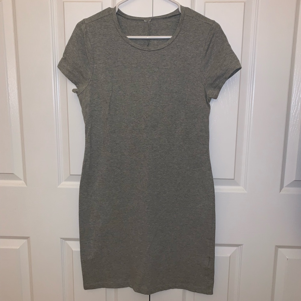 Grey body conscious mid length dress.